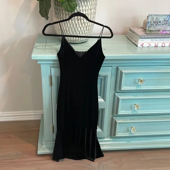 Aqua Bloomingdales NWT midi black velvet dress Aqua Bloomingdales NWT midi black velvet dress